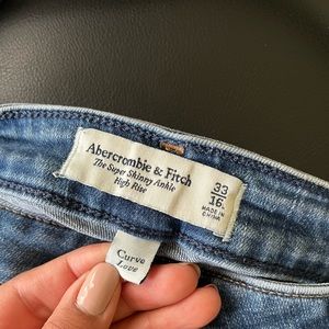 Abercrombie & Fitch Curve Love Ankle Jeans